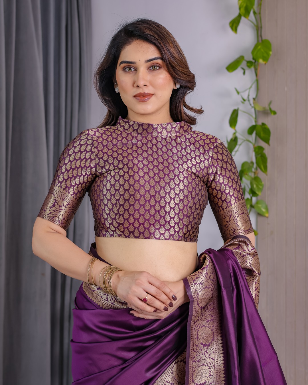 Pure Kanjivaram Silk Saree with Rich Floral Golden Zari Border & Blouse – 5.5m Saree + 0.8m Blouse Piece (Pack of 1)