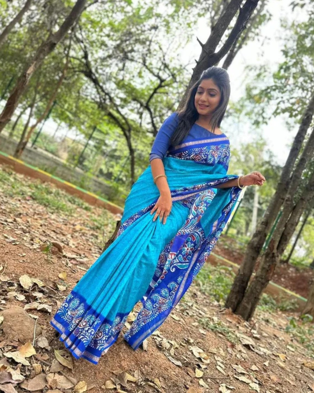 Women's Premium Blue Batik Saree with Unstitched BP (Pack of 1)