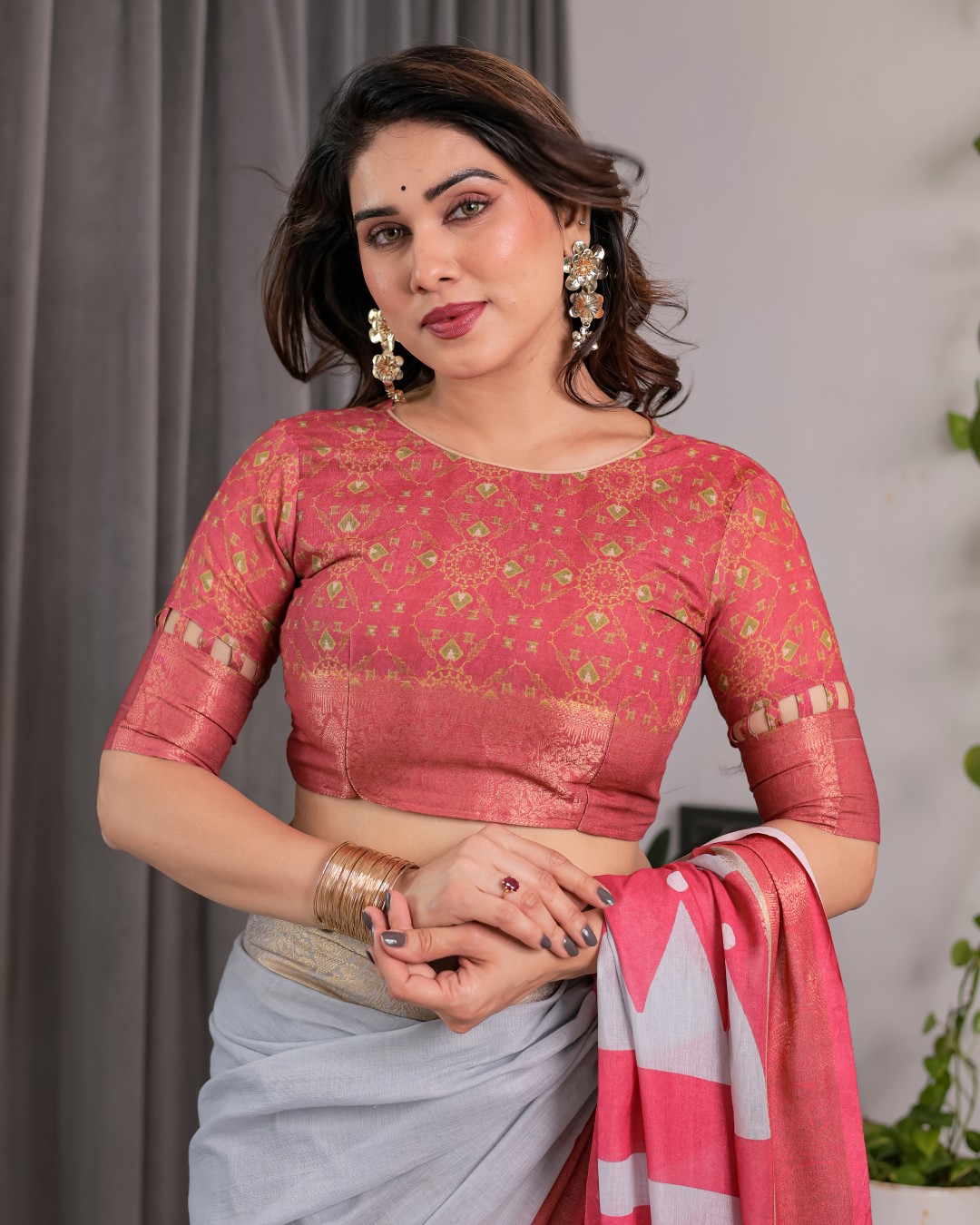 Handloom Linen Saree with Floral Print, Gold Zari Border & Tassel Detailing | Attached Blouse Piece | 5.5m Saree + 0.8m Blouse(Pack of 1)