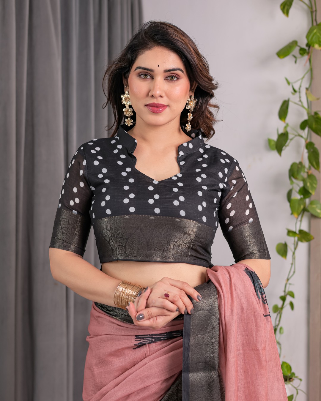 Handloom Linen Saree with Floral Print, Gold Zari Border & Tassel Detailing | Attached Blouse Piece | 5.5m Saree + 0.8m Blouse(Pack of 1)