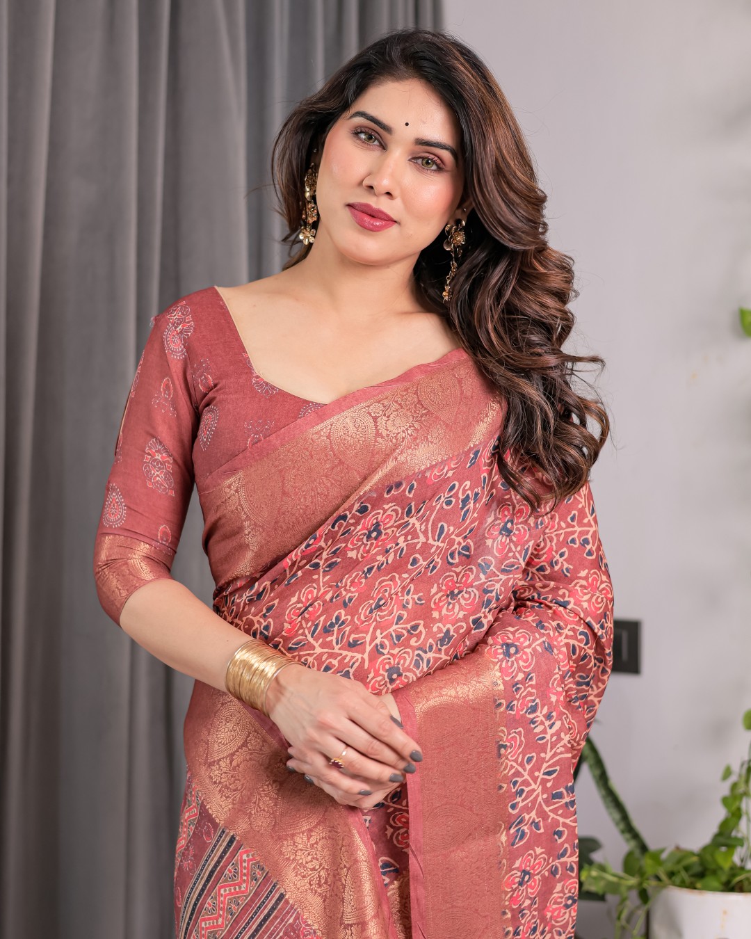 Handloom Linen Saree with Red Floral Print & Geometric Patterned Pallu | Antique Zari Border & Tassels | Attached Blouse | 5.5m Saree + 0.8m Blouse(Pack of 1)