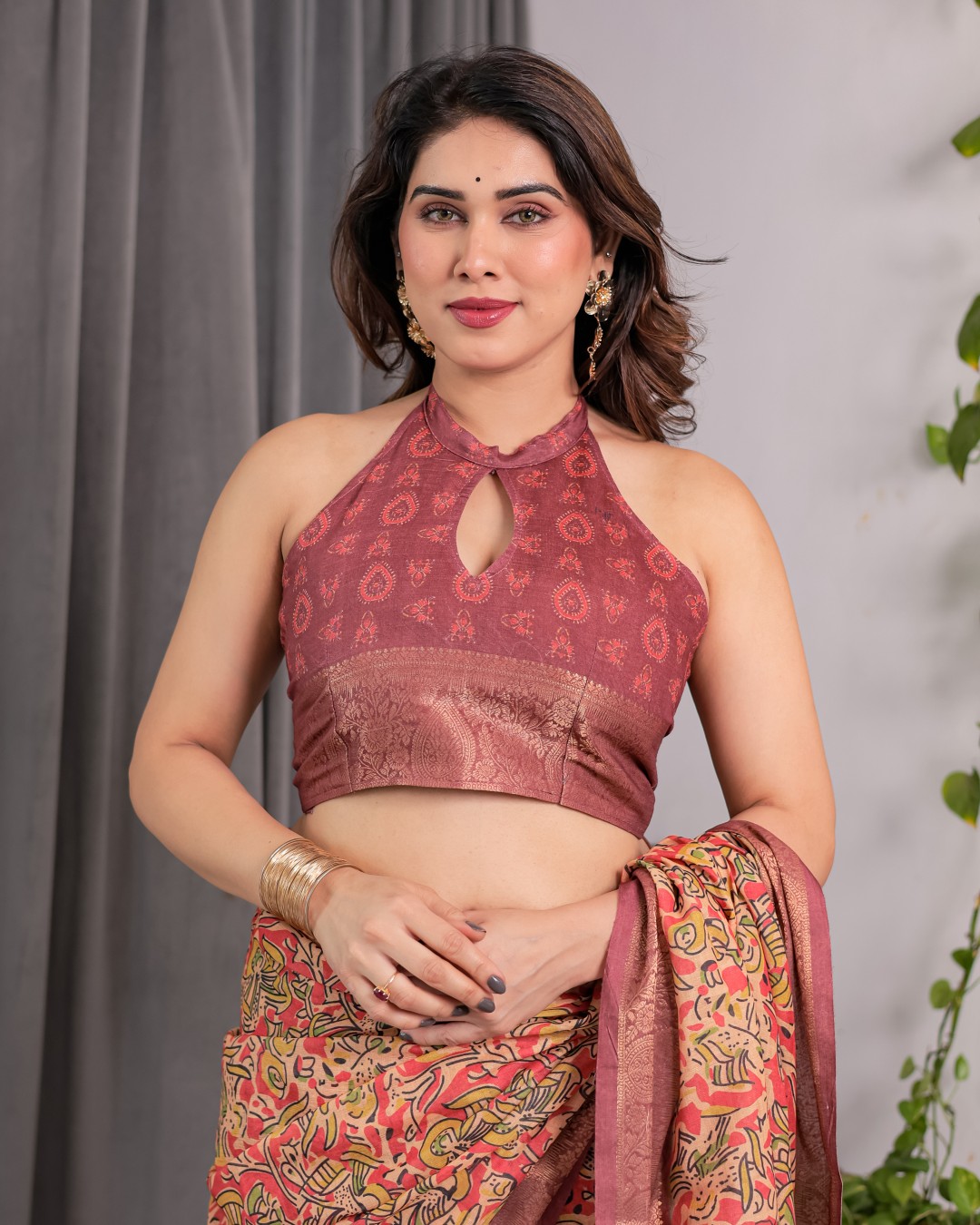 Handloom Linen Saree with Red Floral Print & Geometric Patterned Pallu | Antique Zari Border & Tassels | Attached Blouse | 5.5m Saree + 0.8m Blouse(Pack of 1)