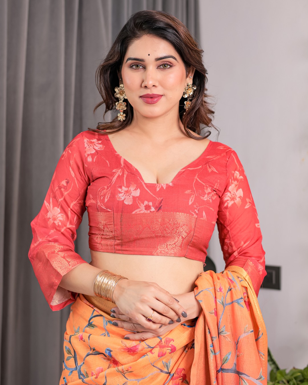 Handloom Linen Saree with Red Floral Print & Geometric Patterned Pallu | Antique Zari Border & Tassels | Attached Blouse | 5.5m Saree + 0.8m Blouse(Pack of 1)