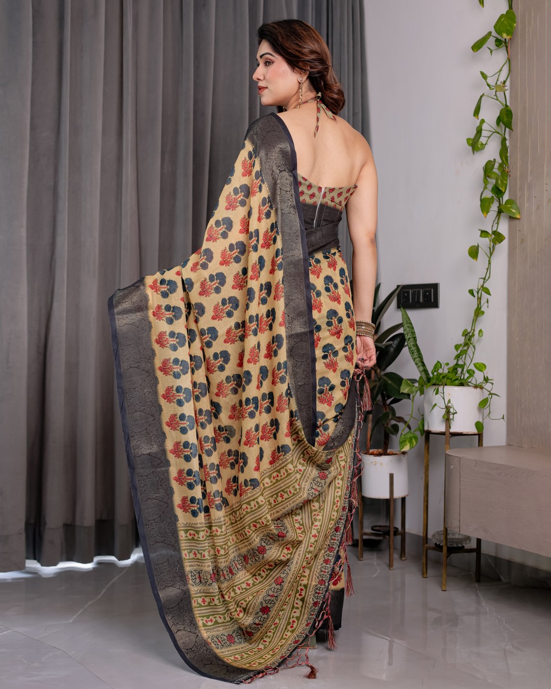 Handloom Linen Saree with Red-Blue Floral Buttas & Ethnic Pallu | Antique Black Zari Border & Tassels | Attached Blouse | 5.5m Saree + 0.8m Blouse(Pack of 1)