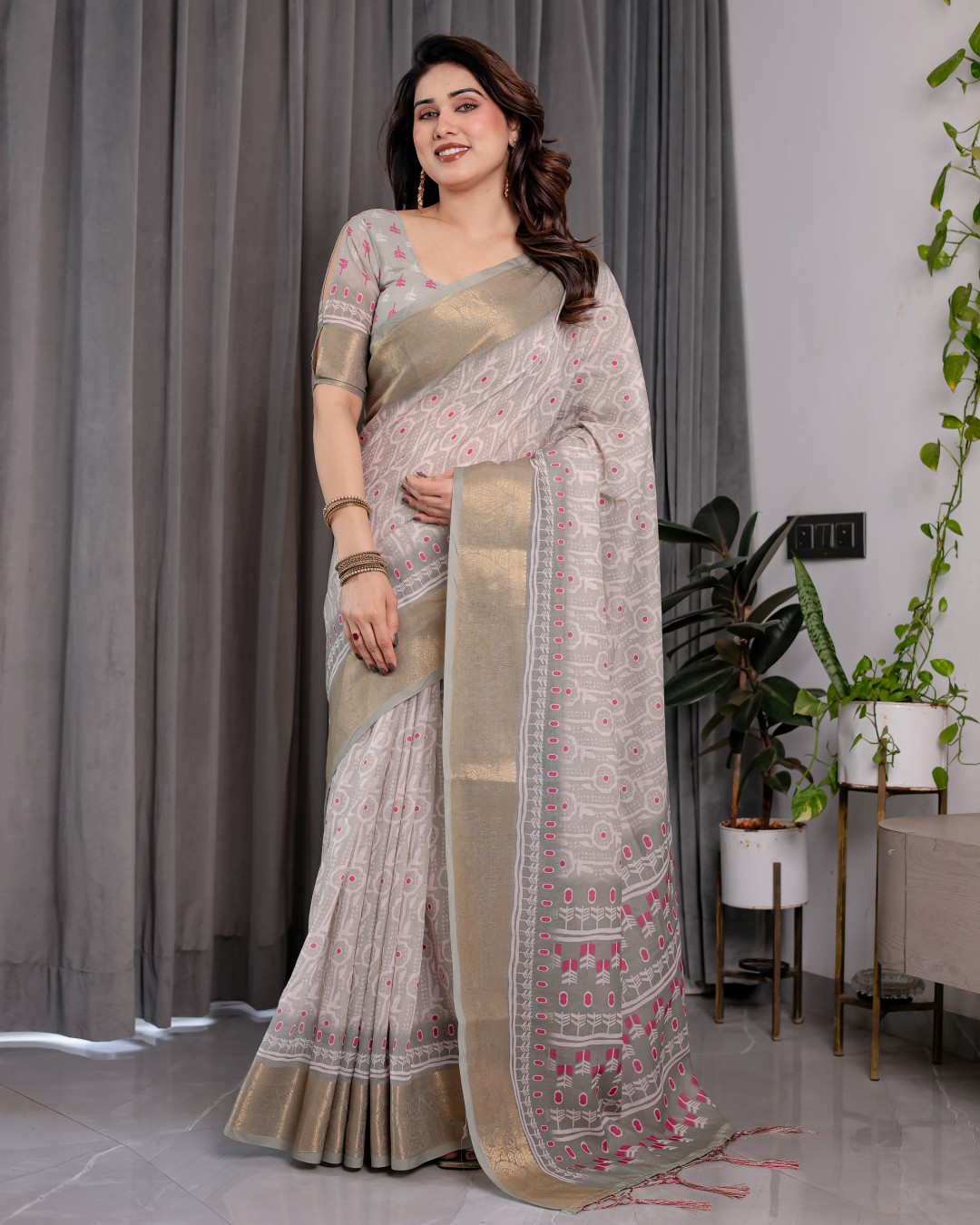 Handloom Linen Saree with Red-Blue Floral Buttas & Ethnic Pallu | Antique Black Zari Border & Tassels | Attached Blouse | 5.5m Saree + 0.8m Blouse(Pack of 1)