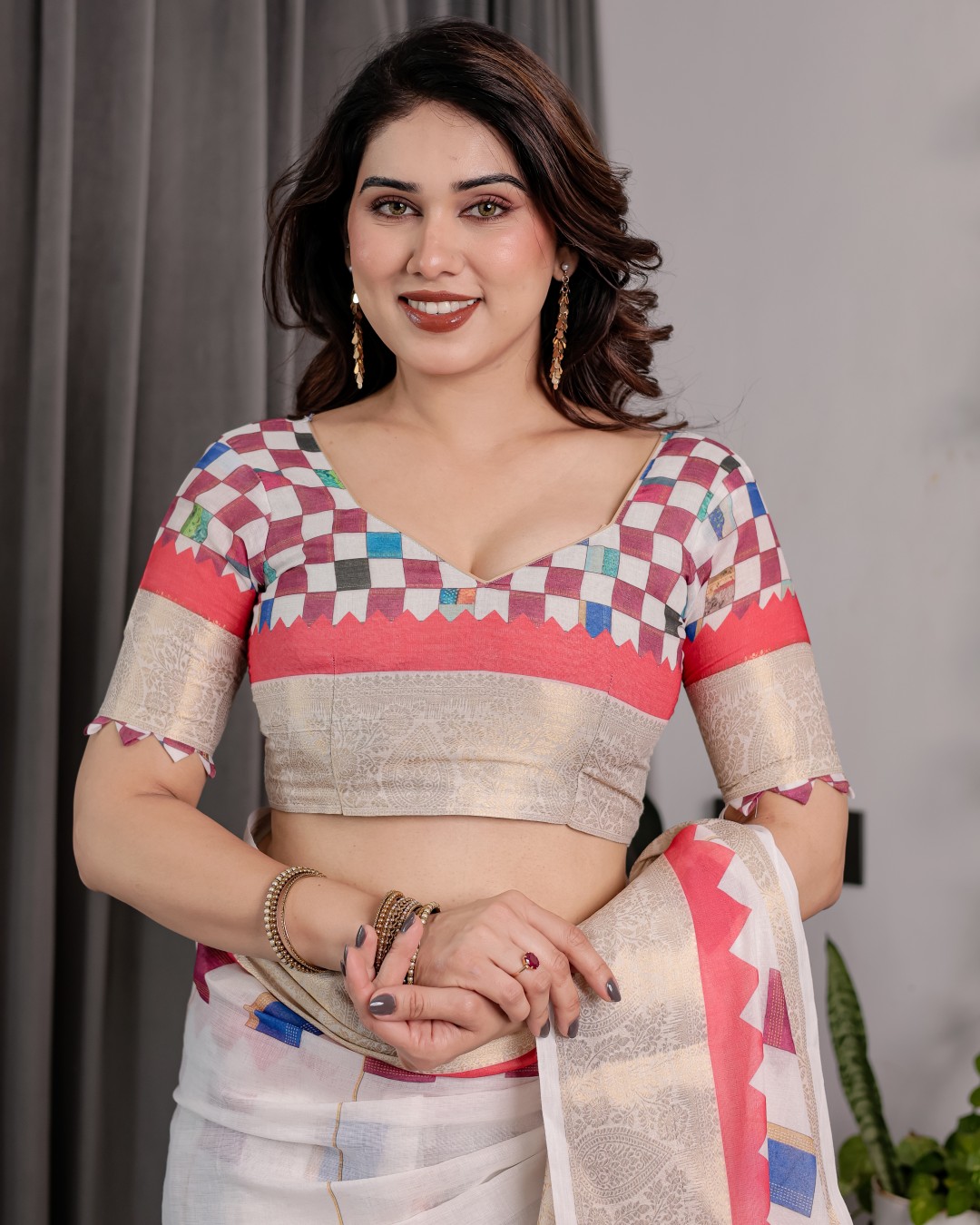 Handloom Linen Saree with Red-Blue Floral Buttas & Ethnic Pallu | Antique Black Zari Border & Tassels | Attached Blouse | 5.5m Saree + 0.8m Blouse(Pack of 1)