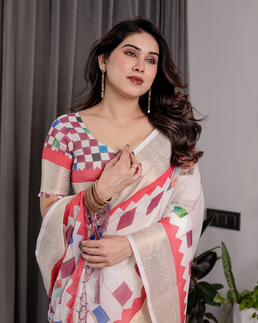 Handloom Linen Saree with Red-Blue Floral Buttas & Ethnic Pallu | Antique Black Zari Border & Tassels | Attached Blouse | 5.5m Saree + 0.8m Blouse(Pack of 1)