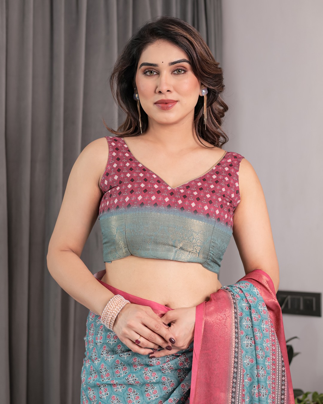 Handloom Linen Saree with White Ethnic Motifs & Zari Border | Artistic Pallu & Tassel Finish | 5.5m Saree + 0.8m Blouse(Pack of 1)