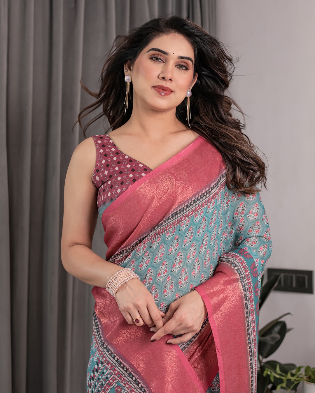 Handloom Linen Saree with White Ethnic Motifs & Zari Border | Artistic Pallu & Tassel Finish | 5.5m Saree + 0.8m Blouse(Pack of 1)