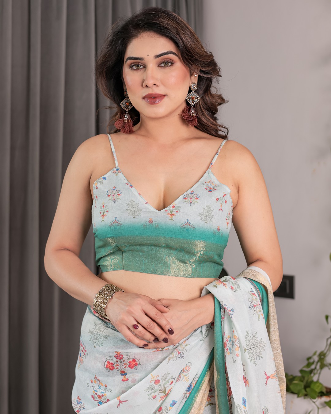 Handloom Linen Saree with Ivory Tribal Bandhani Print & Zari Border | Tassel Pallu | 5.5m Saree + 0.8m Blouse(Pack of 1)