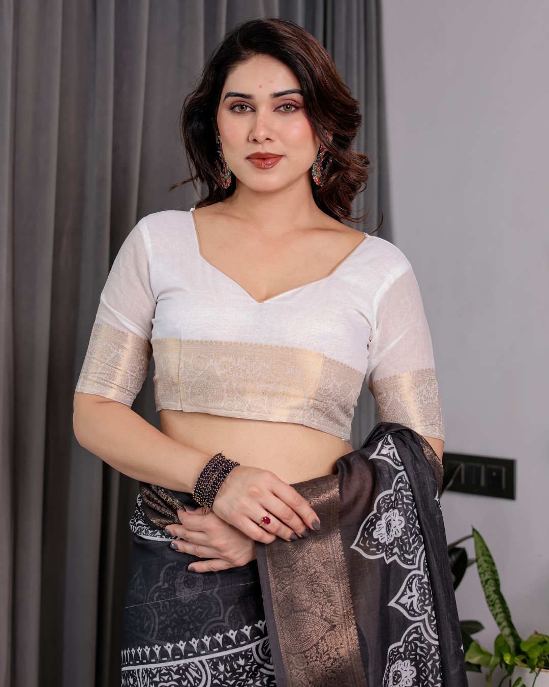 Handloom Linen Saree with Maroon Tribal Geometric Digital Print & Zari Border | Festive Drape | 5.5m Saree + 0.8m Blouse(Pack of 1)