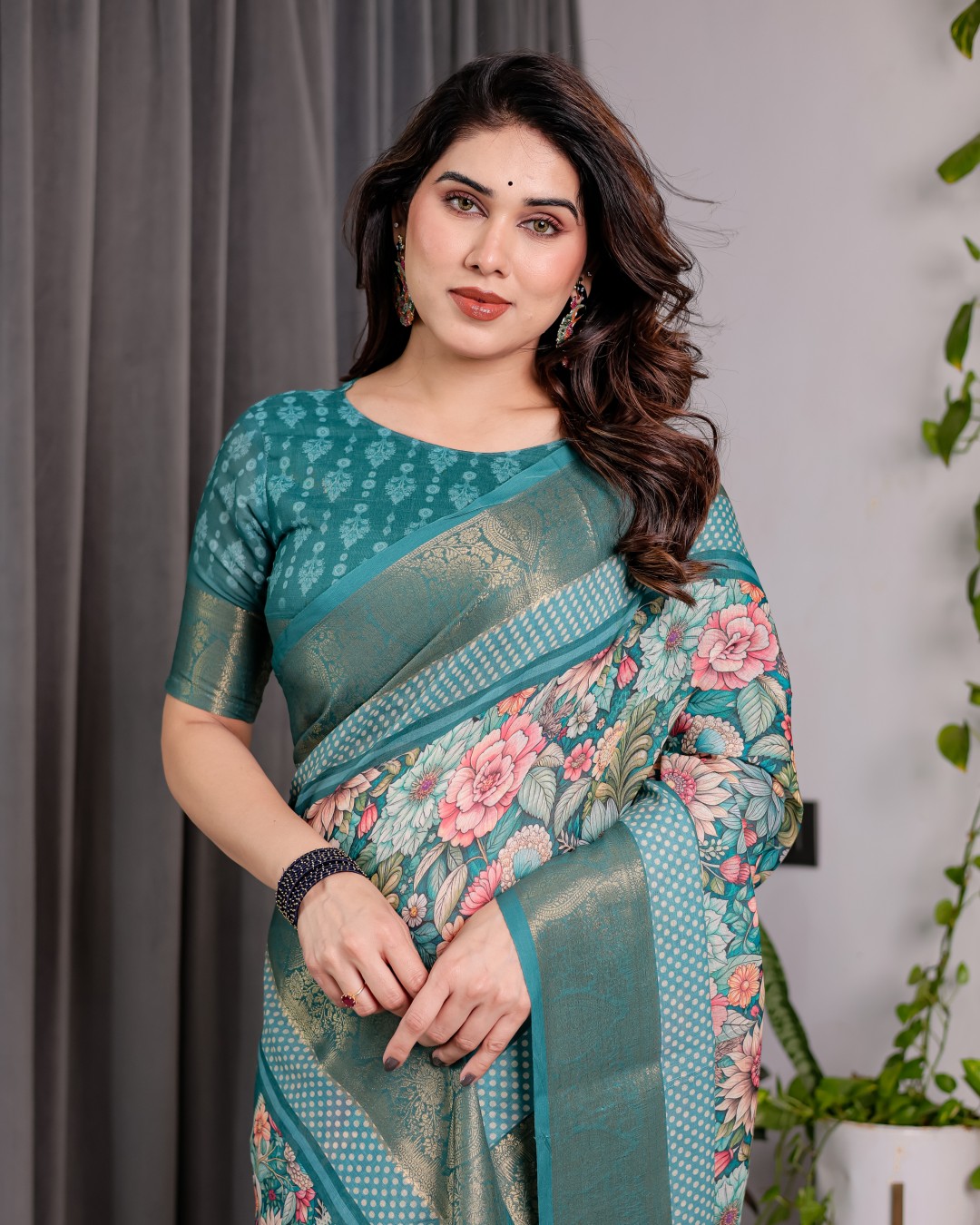 Handloom Linen Saree with Ivory Floral Print & Zigzag Pallu | Zari Border | 5.5m Saree + 0.8m Blouse(Pack of 1)