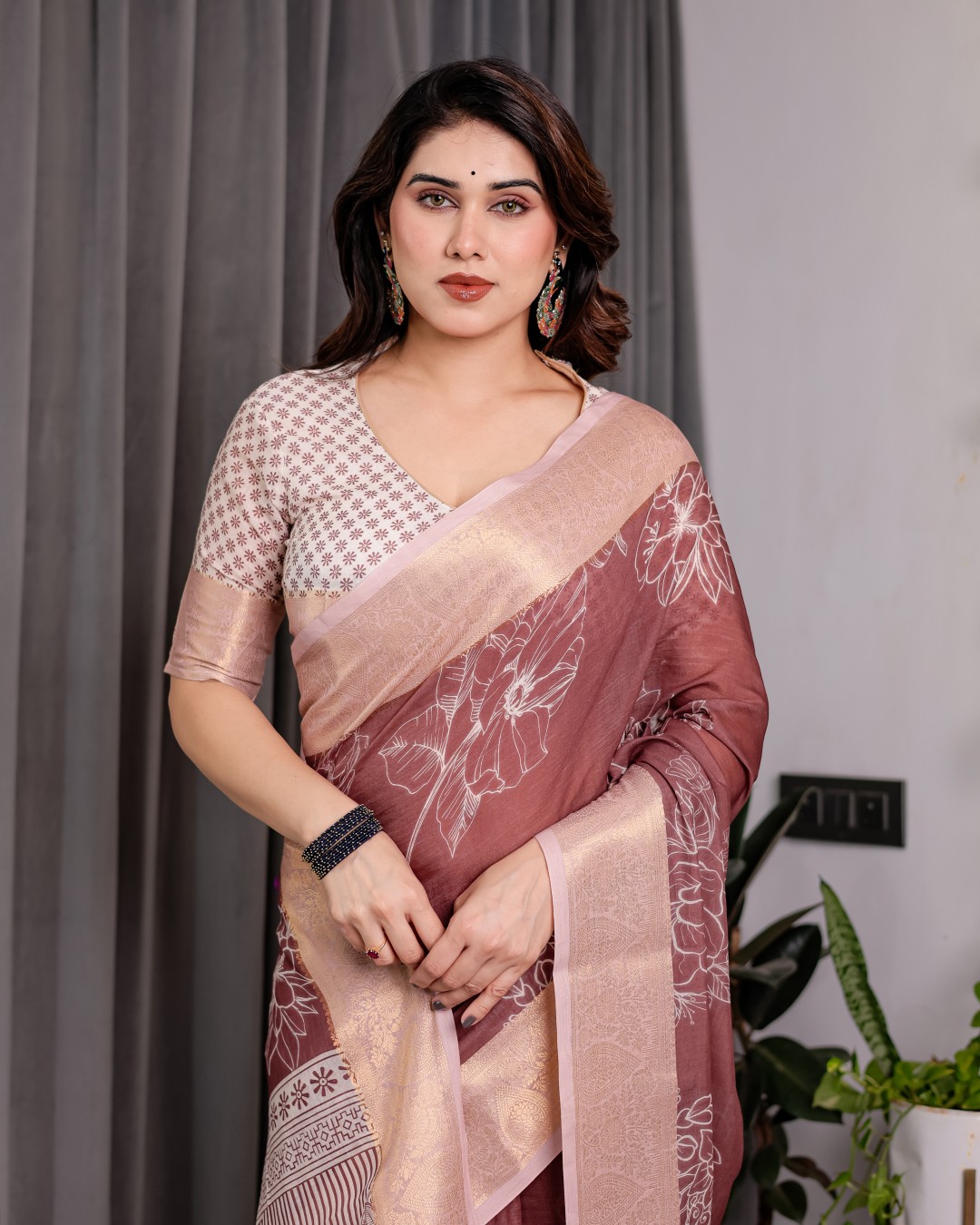 Handloom Linen Saree with Ivory Floral Print & Zigzag Pallu | Zari Border | 5.5m Saree + 0.8m Blouse(Pack of 1)