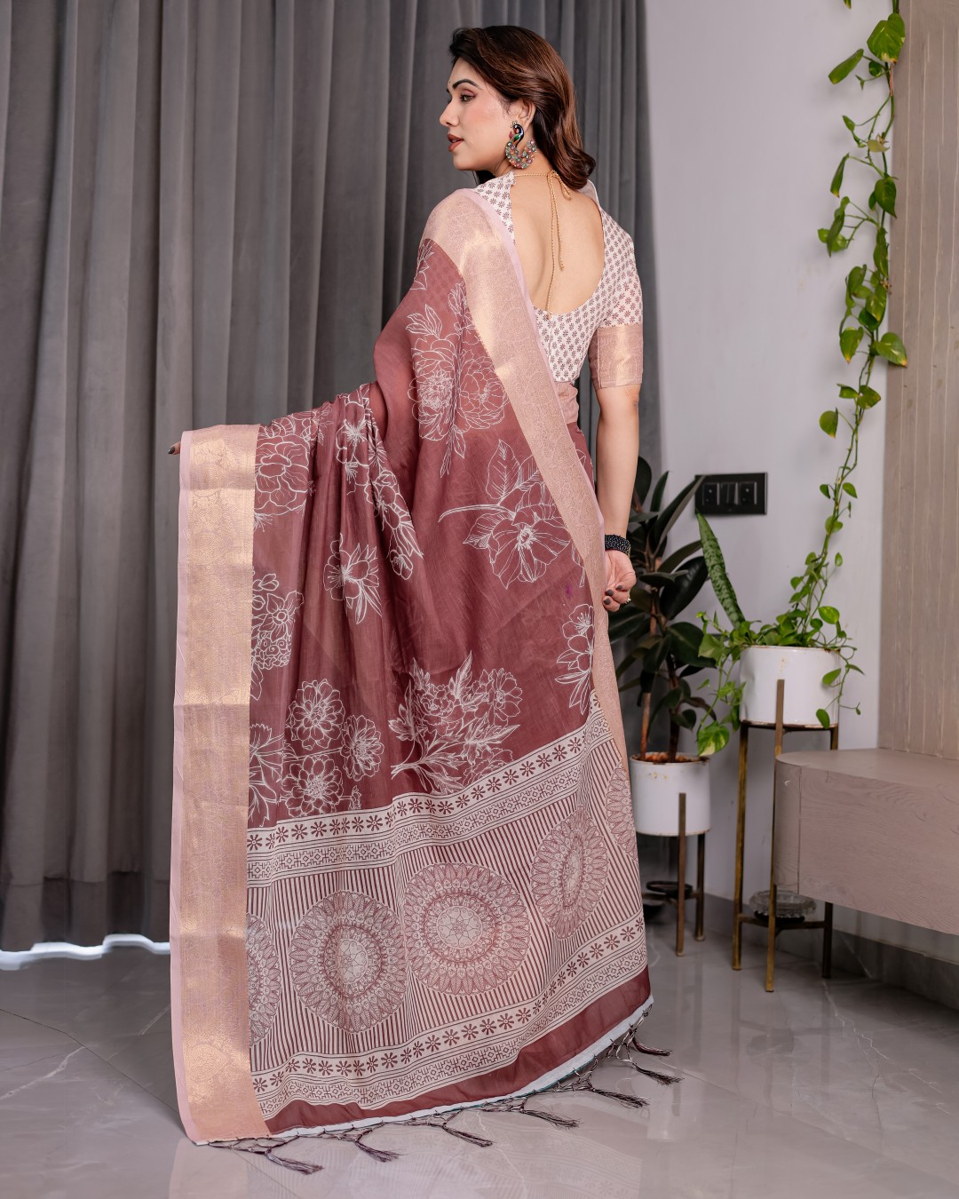 Handloom Linen Saree with Ivory Floral Print & Zigzag Pallu | Zari Border | 5.5m Saree + 0.8m Blouse(Pack of 1)