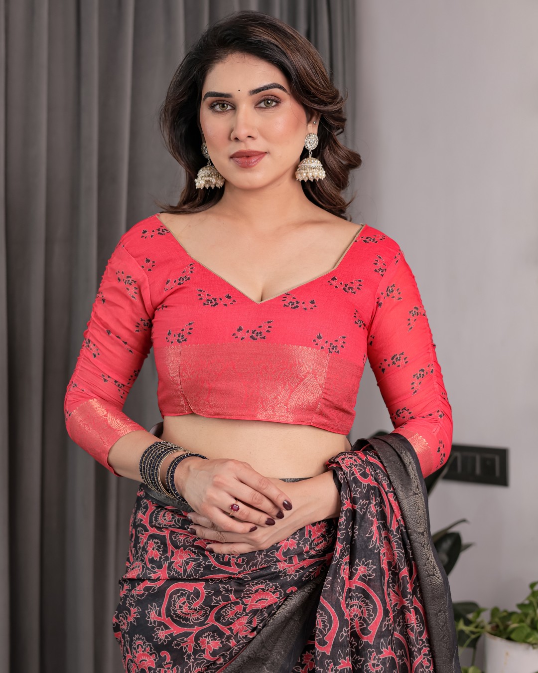 Handloom Linen Saree with White Floral Dots & Zari Border | 5.5m Saree + 0.8m Attached Blouse with Tassels(Pack of 1)