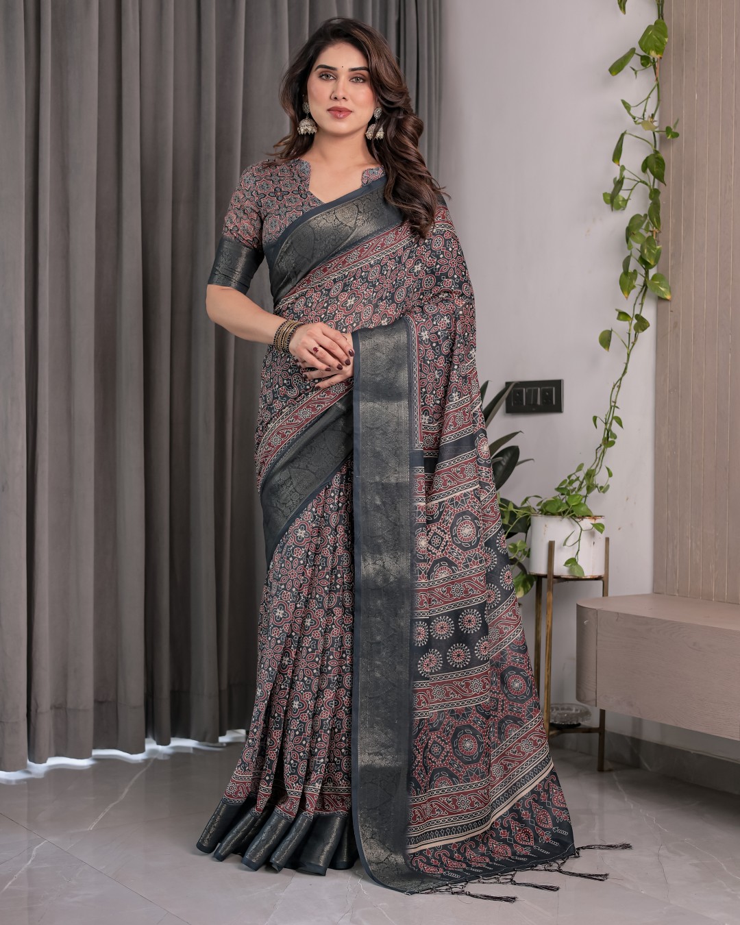Handloom Linen Saree with White Floral Dots & Zari Border | 5.5m Saree + 0.8m Attached Blouse with Tassels(Pack of 1)