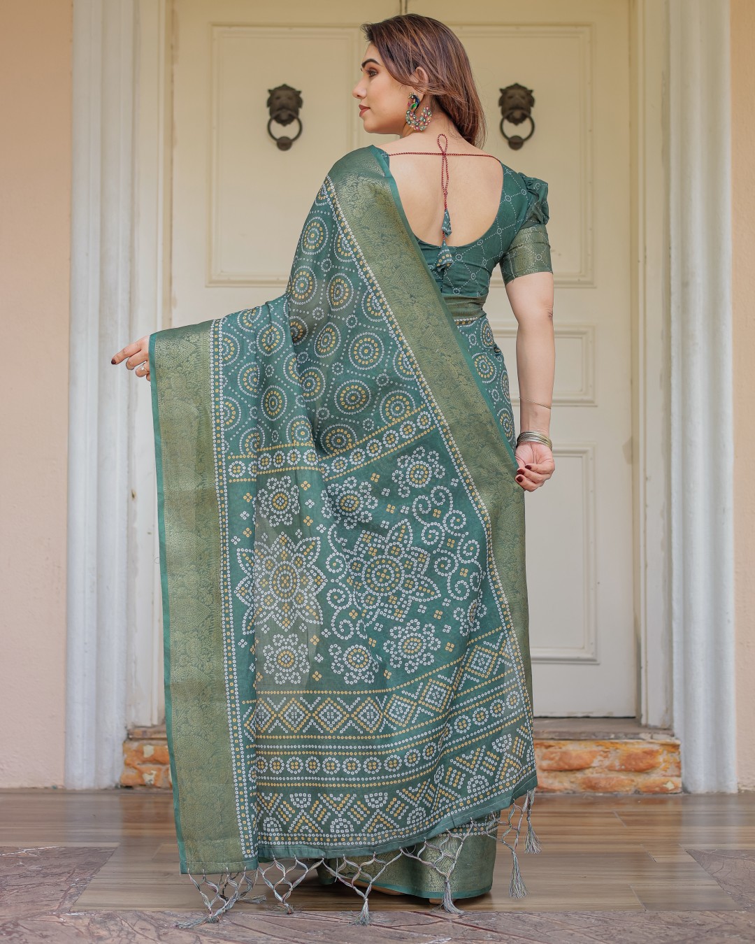 Handloom Cotton Ethnic Printed Saree with Zari Border & Tassels – Classic Traditional Wear(Pack of 1)