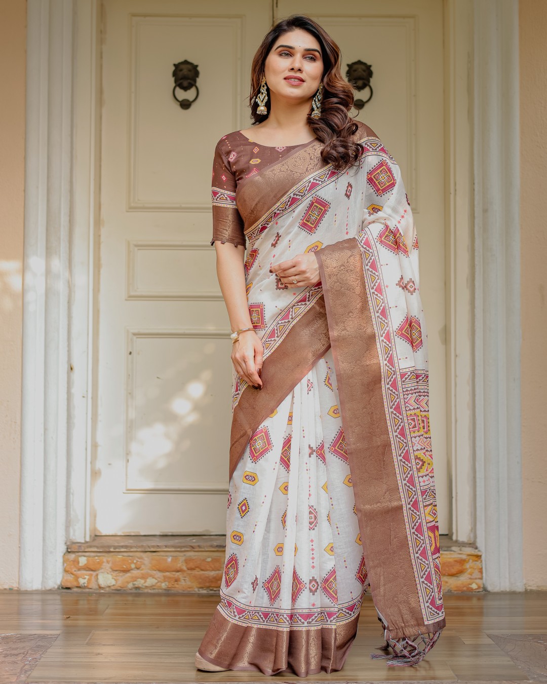 Floral Woven Saree with Antique Zari Border & Rich Designer Pallu – Festive Ethnic Wear(Pack of 1)