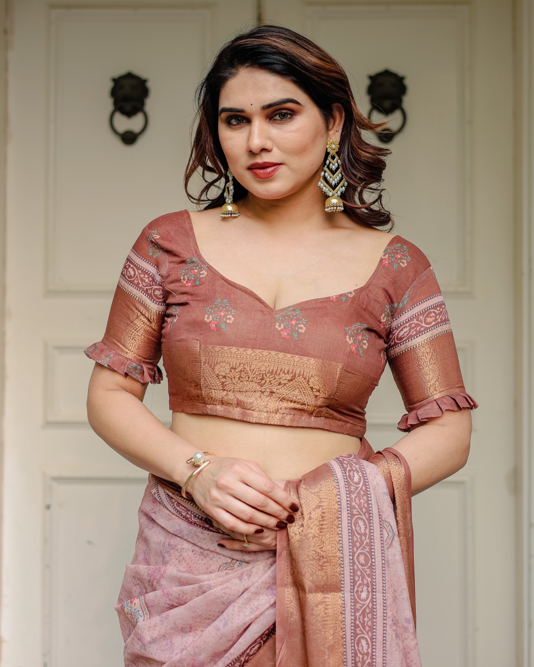 Floral Woven Saree with Antique Zari Border & Rich Designer Pallu – Festive Ethnic Wear(Pack of 1)