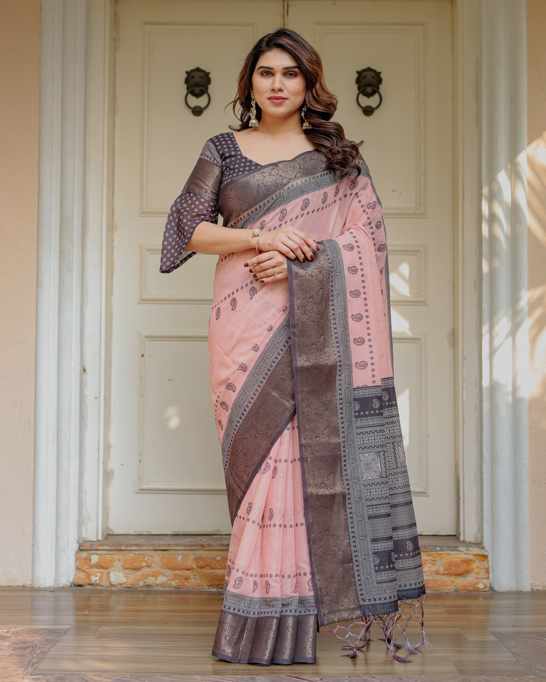 Floral Woven Saree with Antique Zari Border & Rich Designer Pallu – Festive Ethnic Wear(Pack of 1)