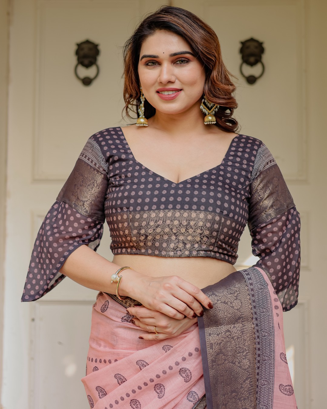 Floral Woven Saree with Antique Zari Border & Rich Designer Pallu – Festive Ethnic Wear(Pack of 1)