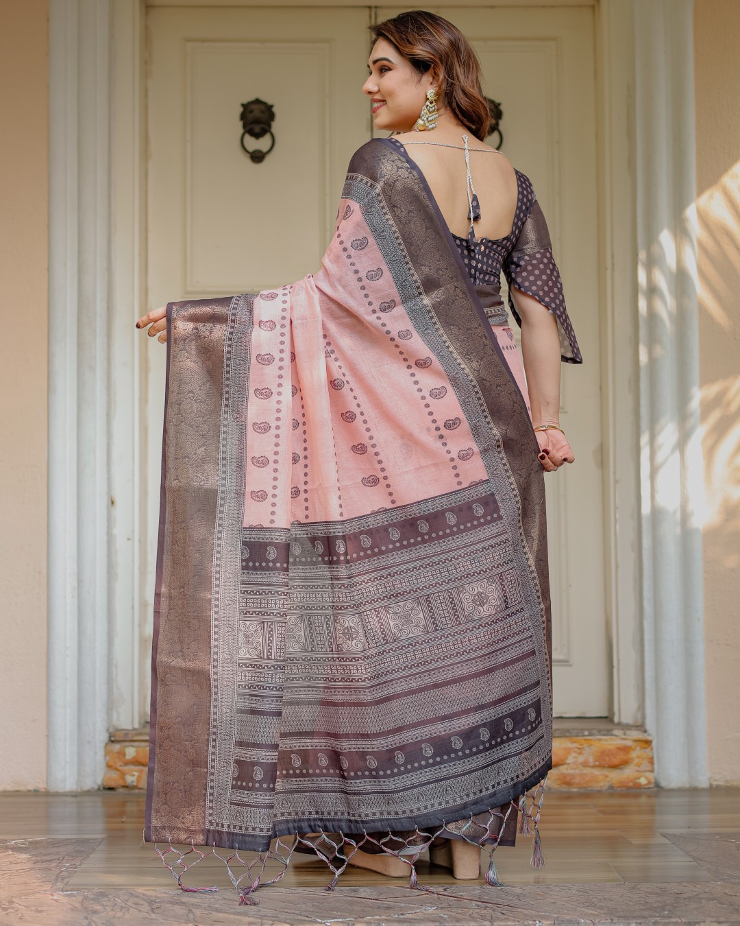 Floral Woven Saree with Antique Zari Border & Rich Designer Pallu – Festive Ethnic Wear(Pack of 1)