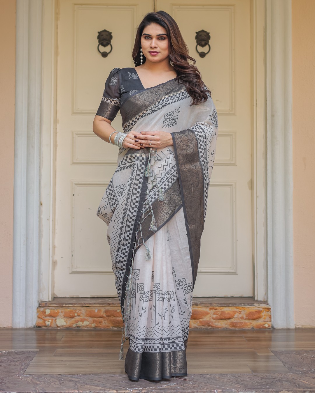 Traditional Printed Saree with Rich Zari Border & Tassels – Elegant Ethnic Festive Wear(Pack of 1)
