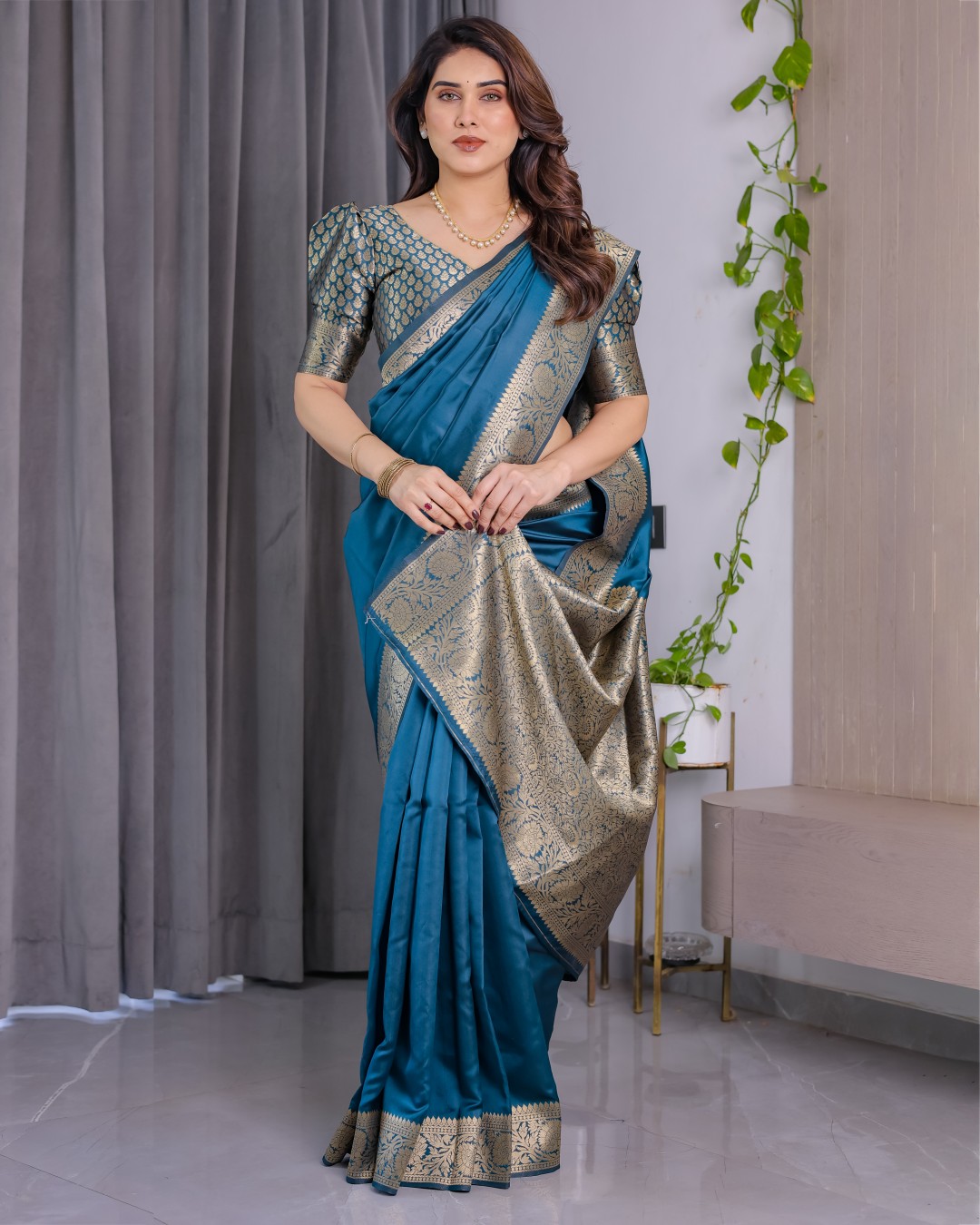 Pure Kanjivaram Silk Saree with Floral Golden Zari Border & Blouse – 5.5m Saree + 0.8m Blouse Piece (Pack of 1)
