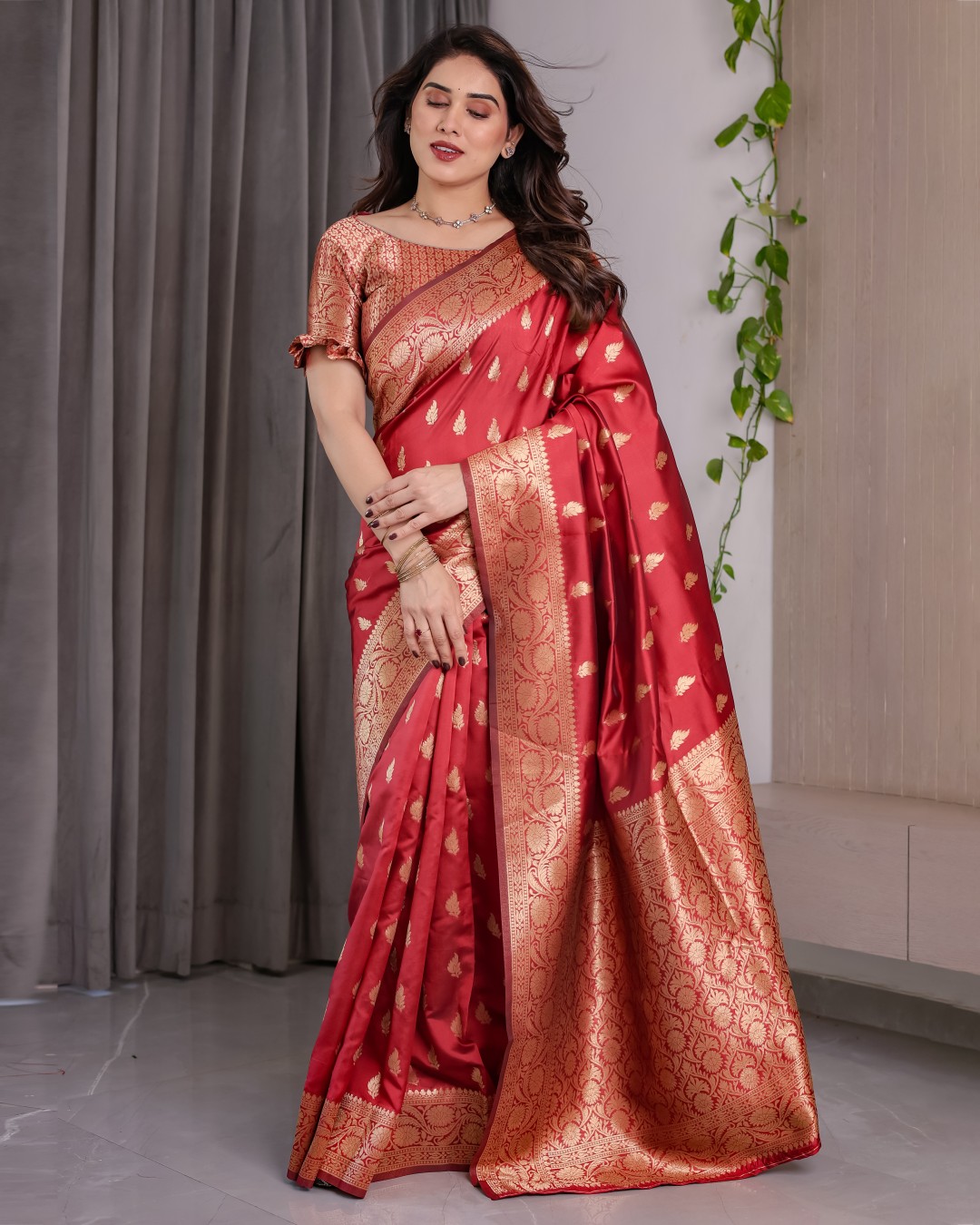 Pure Kanjivaram Silk Saree with Golden Leaf Motifs & Floral Zari Border – 5.5m Saree + 0.8m Blouse Piece (Pack of 1)