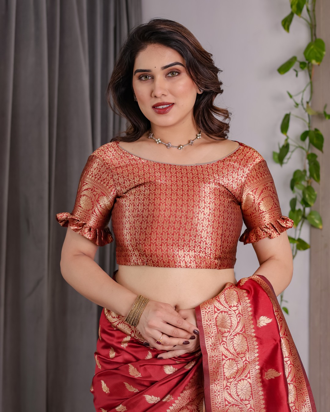 Pure Kanjivaram Silk Saree with Golden Leaf Motifs & Floral Zari Border – 5.5m Saree + 0.8m Blouse Piece (Pack of 1)