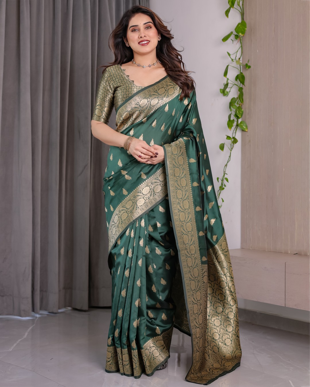 Pure Kanjivaram Silk Saree with Golden Leaf Motifs & Floral Zari Border – 5.5m Saree + 0.8m Blouse Piece (Pack of 1)