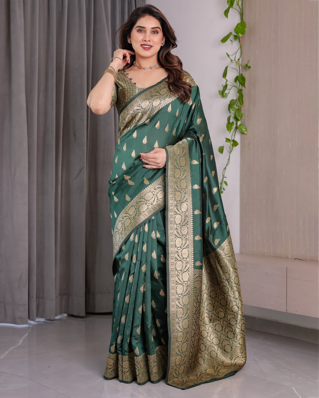 Pure Kanjivaram Silk Saree with Golden Leaf Motifs & Floral Zari Border – 5.5m Saree + 0.8m Blouse Piece (Pack of 1)