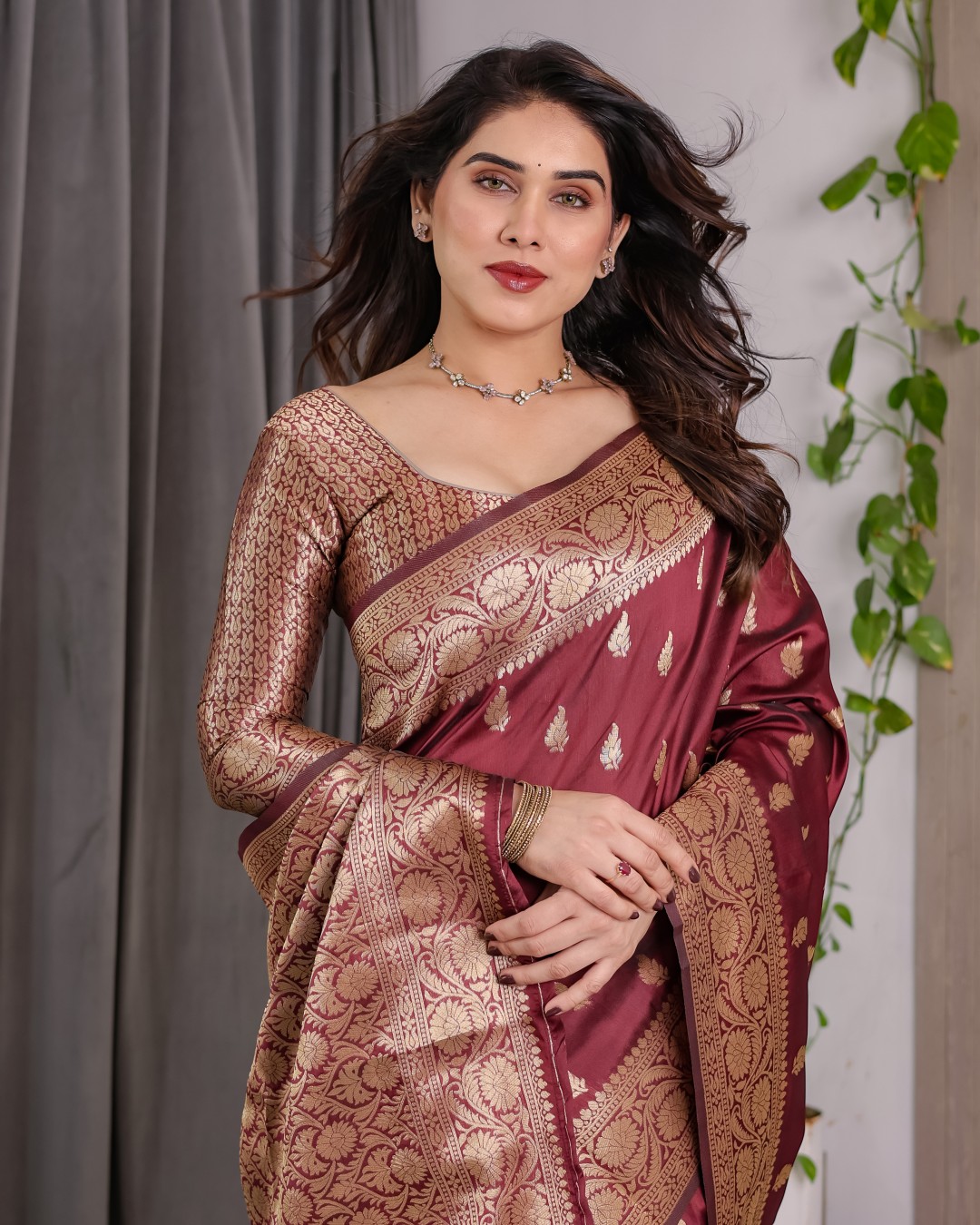 Pure Kanjivaram Silk Saree with Golden Leaf Motifs & Floral Zari Border – 5.5m Saree + 0.8m Blouse Piece (Pack of 1)