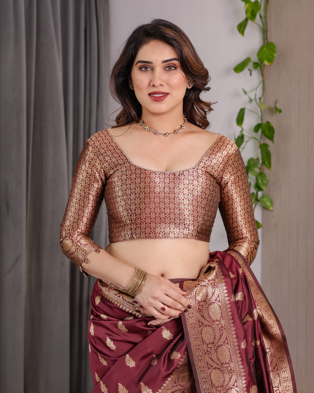 Pure Kanjivaram Silk Saree with Golden Leaf Motifs & Floral Zari Border – 5.5m Saree + 0.8m Blouse Piece (Pack of 1)