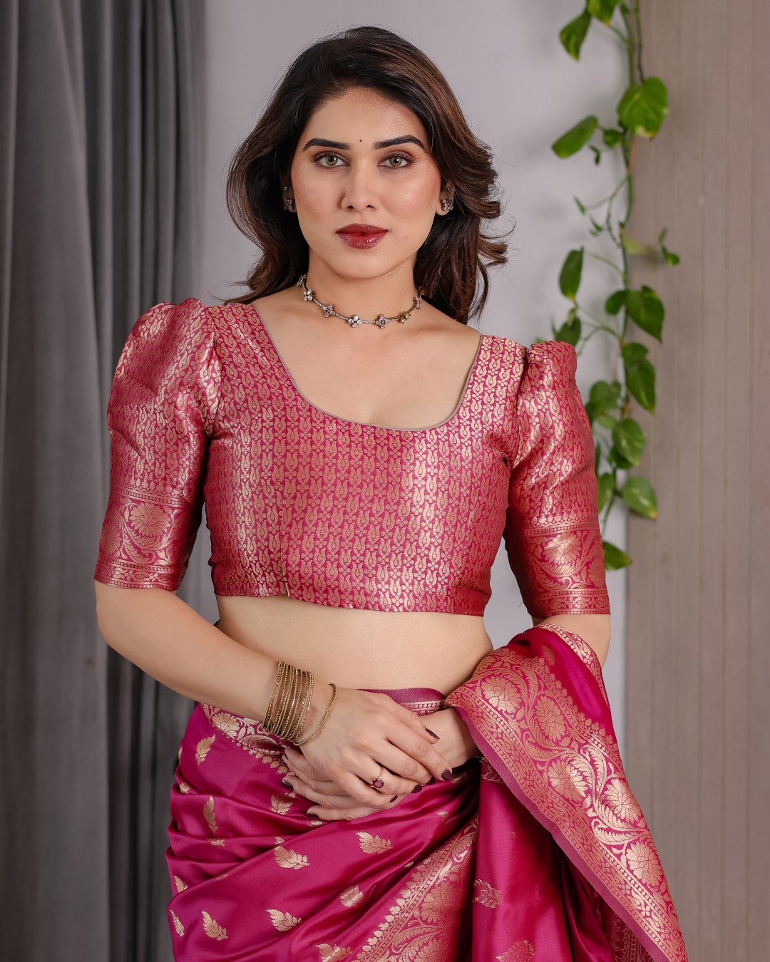 Pure Kanjivaram Silk Saree with Golden Leaf Motifs & Floral Zari Border – 5.5m Saree + 0.8m Blouse Piece (Pack of 1)