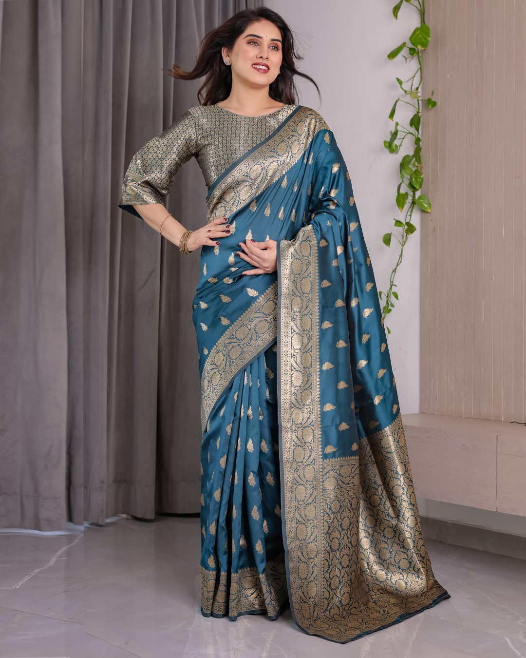 Pure Kanjivaram Silk Saree with Golden Leaf Motifs & Floral Zari Border – 5.5m Saree + 0.8m Blouse Piece (Pack of 1)