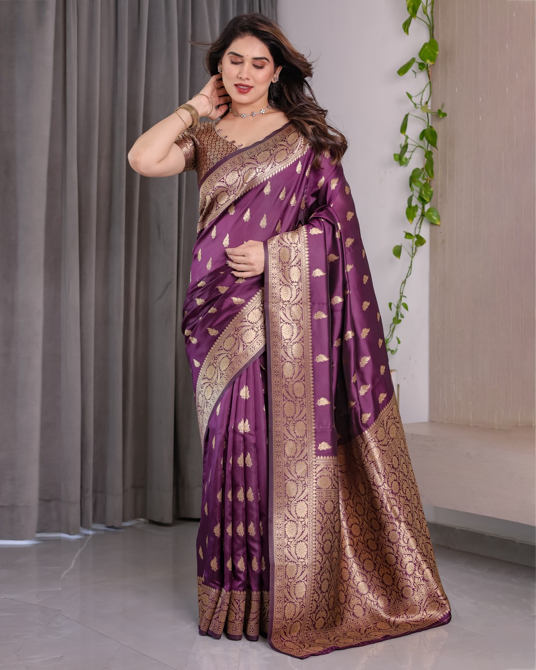 Pure Kanjivaram Silk Saree with Golden Leaf Motifs & Floral Zari Border – 5.5m Saree + 0.8m Blouse Piece (Pack of 1)