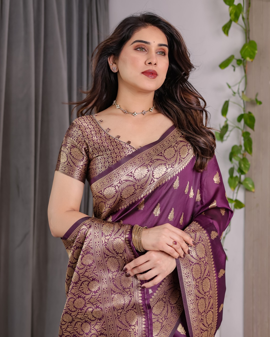 Pure Kanjivaram Silk Saree with Golden Leaf Motifs & Floral Zari Border – 5.5m Saree + 0.8m Blouse Piece (Pack of 1)