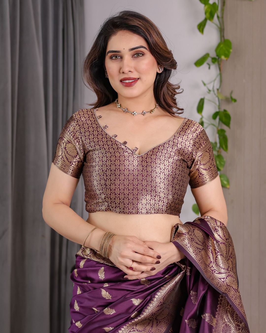 Pure Kanjivaram Silk Saree with Golden Leaf Motifs & Floral Zari Border – 5.5m Saree + 0.8m Blouse Piece (Pack of 1)