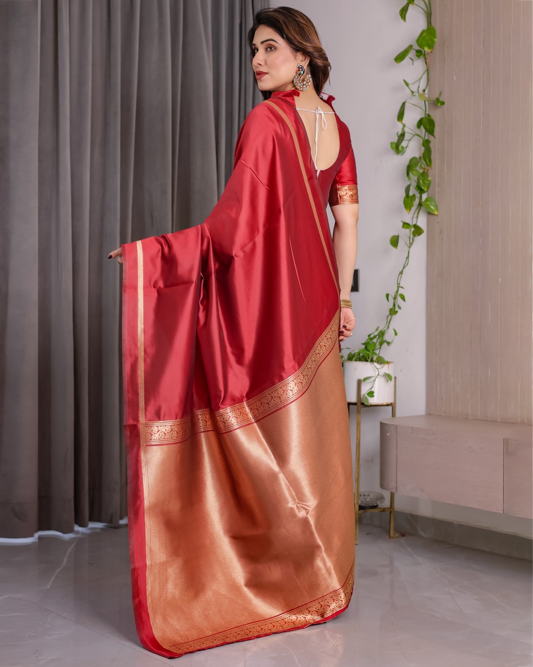 Soft Kanjivaram Silk Saree with Golden Zari Border & Rich Pallu | 5.5m Saree + 0.8m Blouse Piece(Pack of 1)