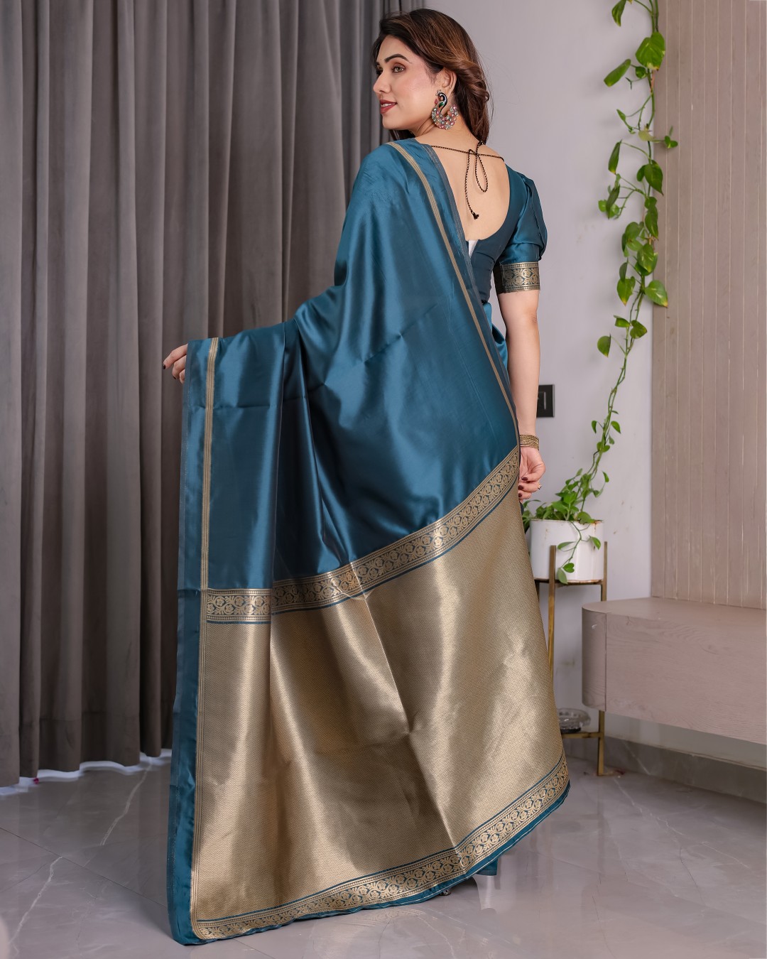 Soft Kanjivaram Silk Saree with Golden Zari Border & Rich Pallu | 5.5m Saree + 0.8m Blouse Piece(Pack of 1)