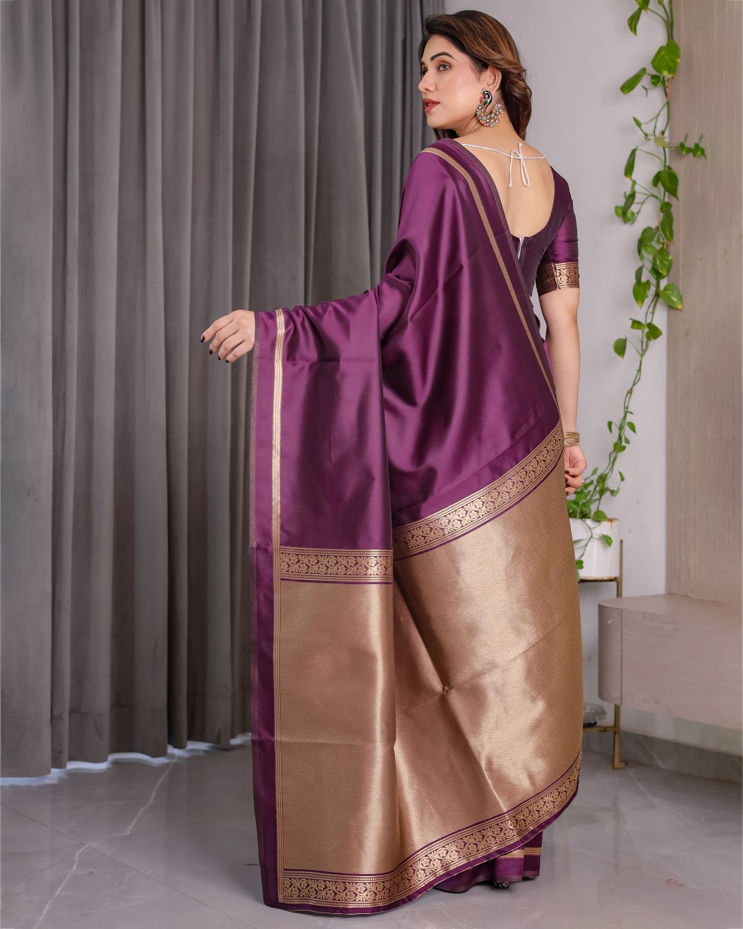 Soft Kanjivaram Silk Saree with Golden Zari Border & Rich Pallu | 5.5m Saree + 0.8m Blouse Piece(Pack of 1)