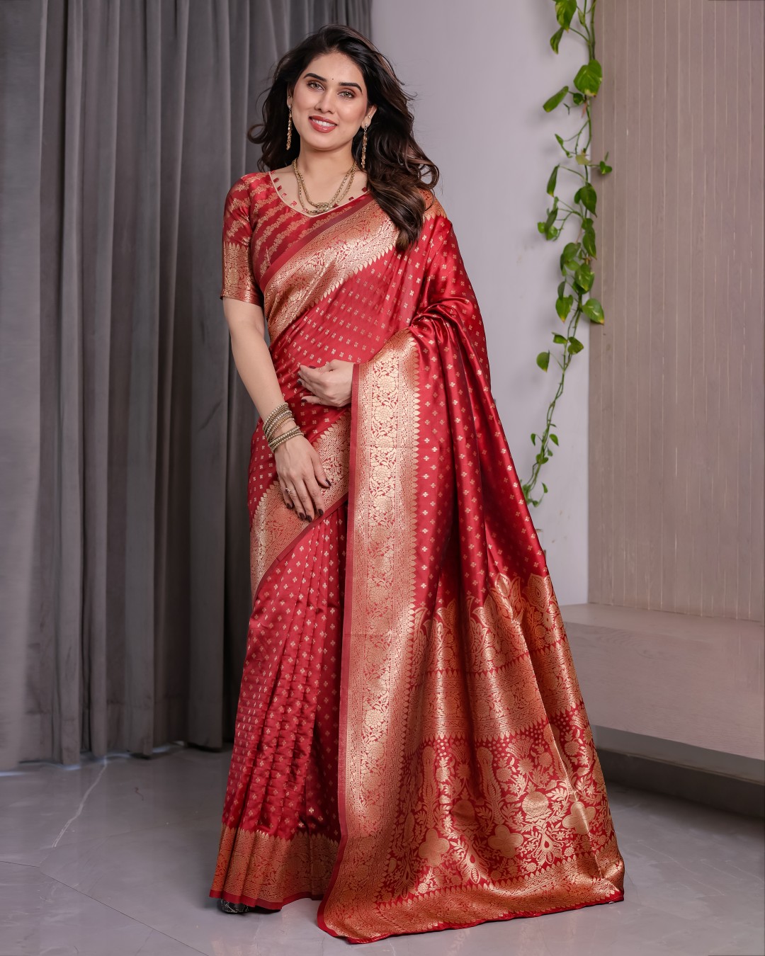 Pure Kanjivaram Silk Saree with Rich Golden Zari Weaving & Traditional Floral Pallu | 5.5m Saree + 0.8m Blouse (Pack of 1)