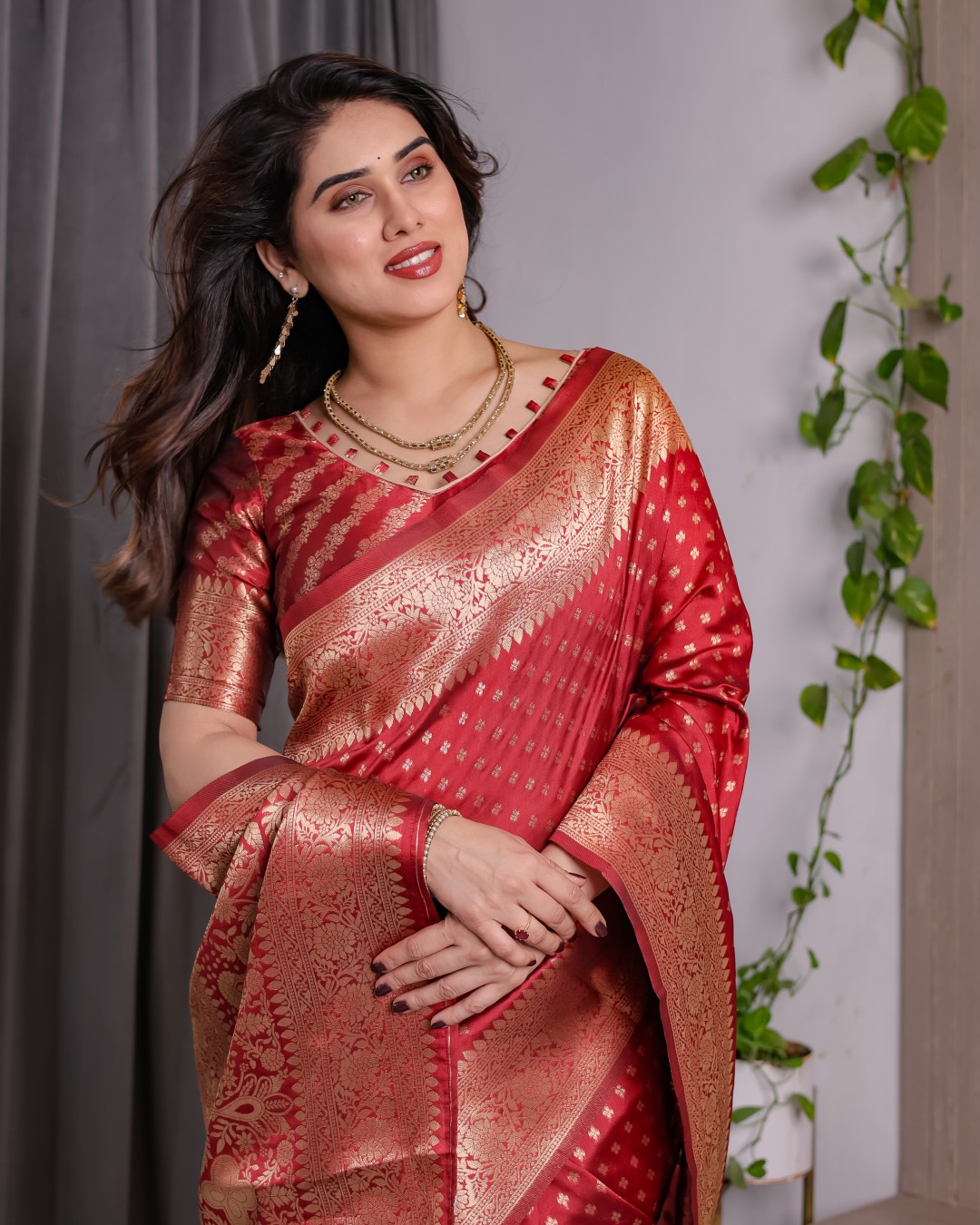 Pure Kanjivaram Silk Saree with Rich Golden Zari Weaving & Traditional Floral Pallu | 5.5m Saree + 0.8m Blouse (Pack of 1)