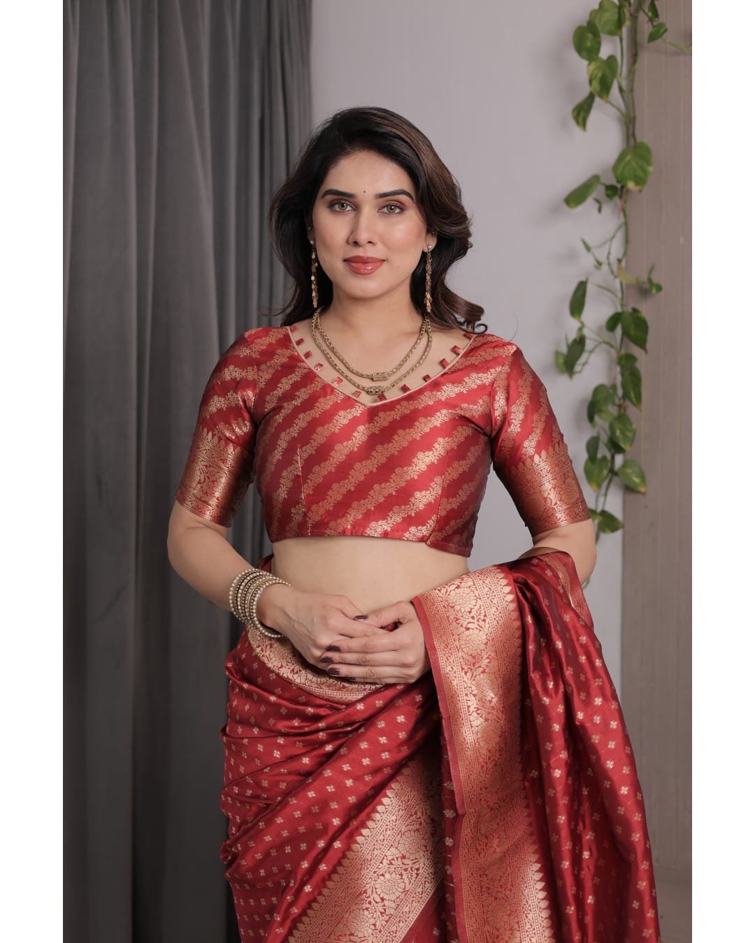 Pure Kanjivaram Silk Saree with Rich Golden Zari Weaving & Traditional Floral Pallu | 5.5m Saree + 0.8m Blouse (Pack of 1)