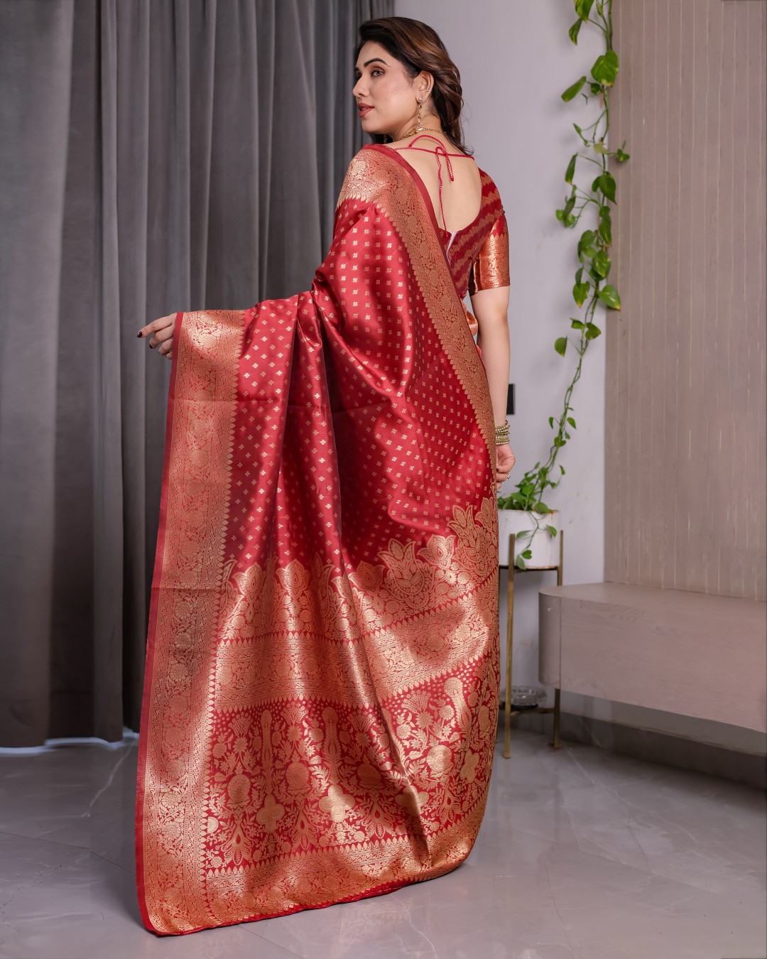 Pure Kanjivaram Silk Saree with Rich Golden Zari Weaving & Traditional Floral Pallu | 5.5m Saree + 0.8m Blouse (Pack of 1)