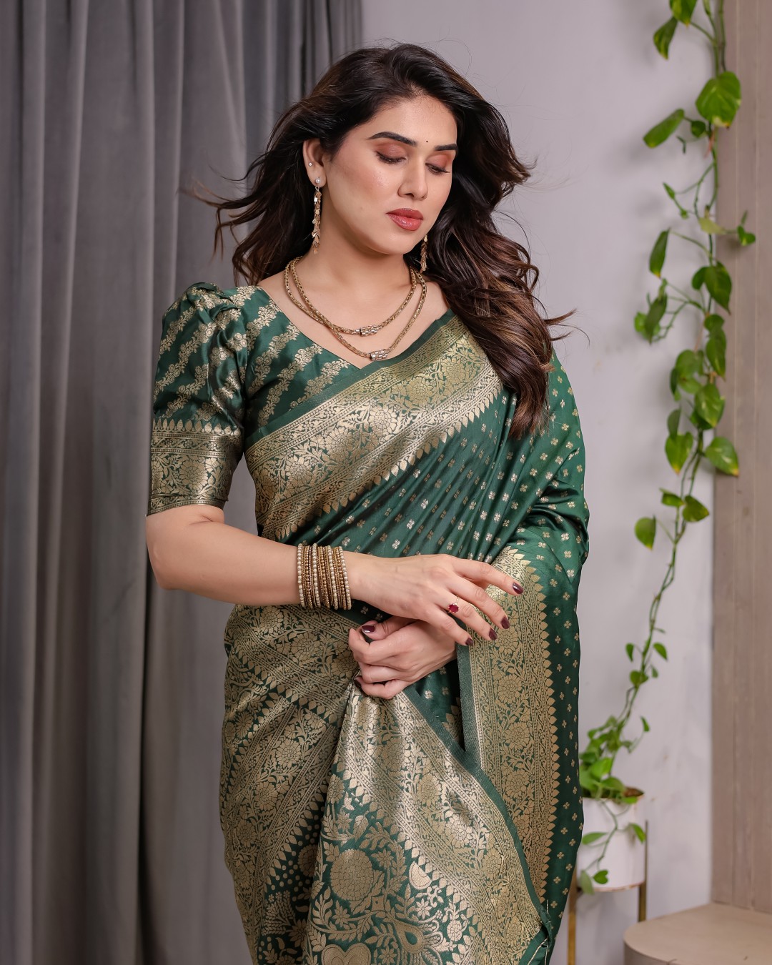 Pure Kanjivaram Silk Saree with Rich Golden Zari Weaving & Traditional Floral Pallu | 5.5m Saree + 0.8m Blouse (Pack of 1)