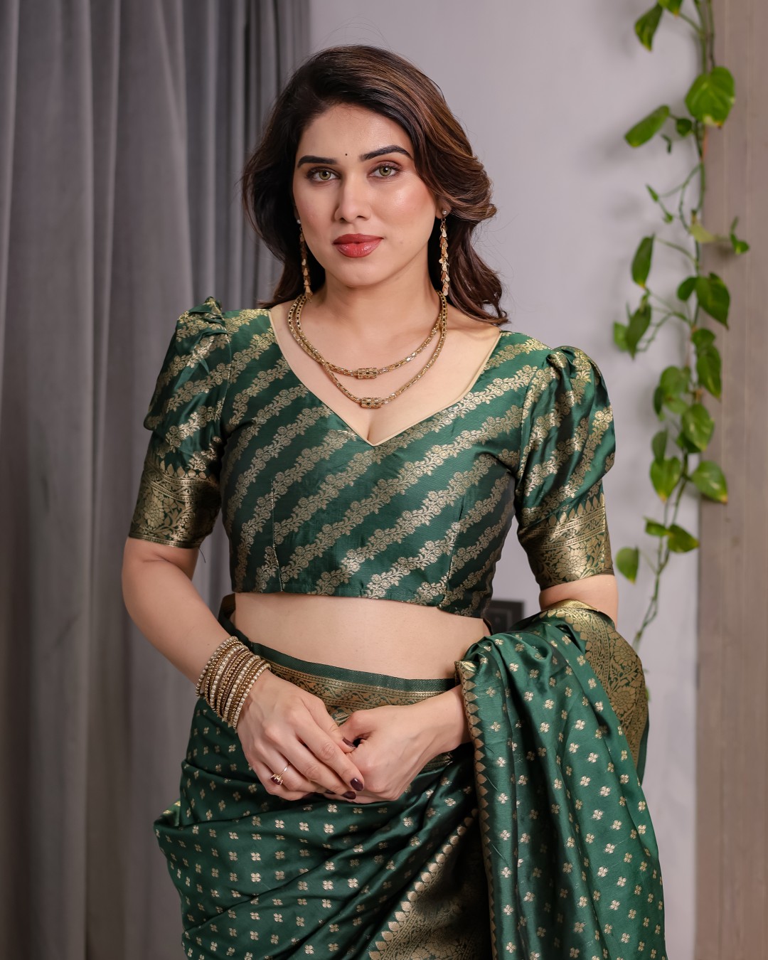 Pure Kanjivaram Silk Saree with Rich Golden Zari Weaving & Traditional Floral Pallu | 5.5m Saree + 0.8m Blouse (Pack of 1)