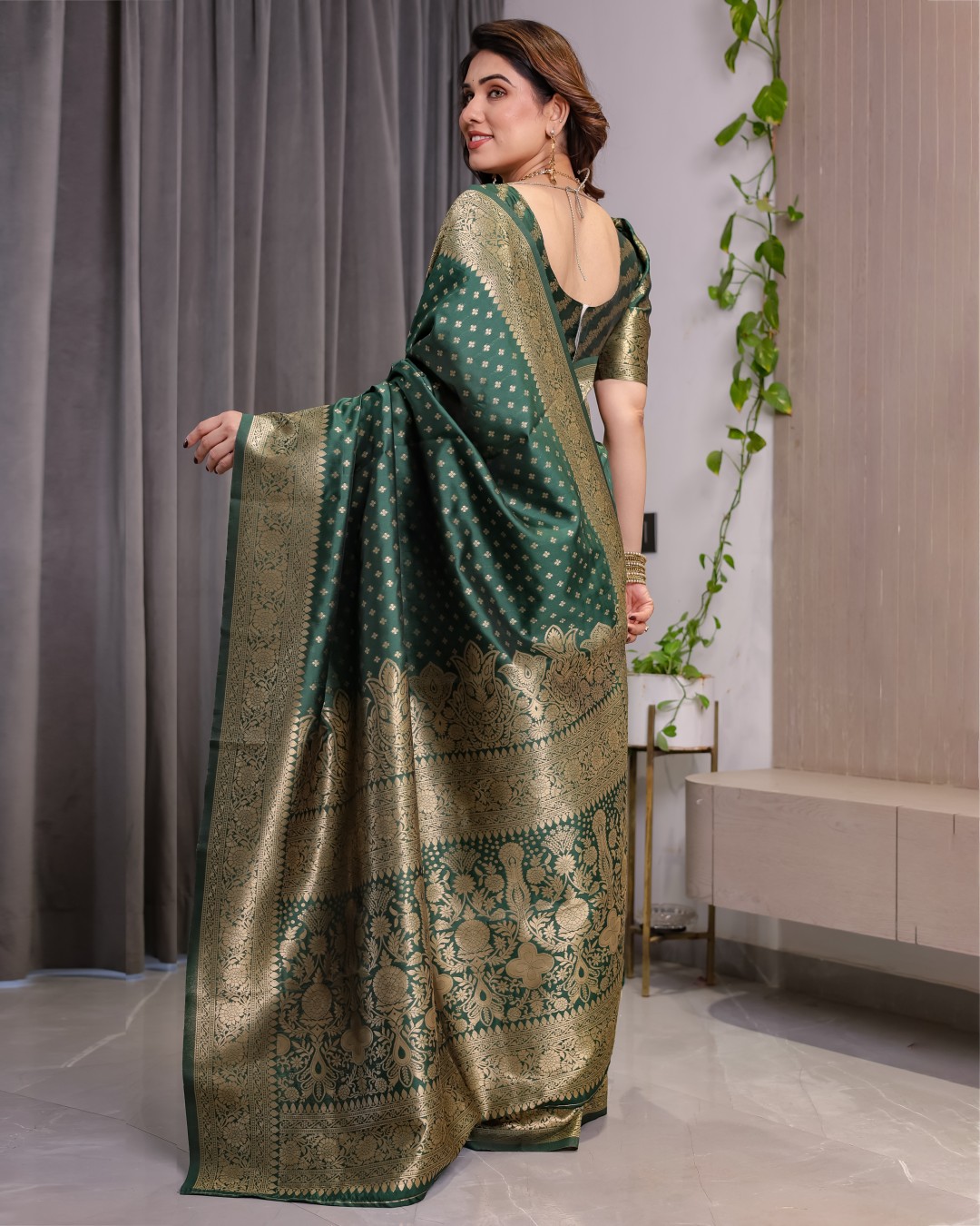 Pure Kanjivaram Silk Saree with Rich Golden Zari Weaving & Traditional Floral Pallu | 5.5m Saree + 0.8m Blouse (Pack of 1)