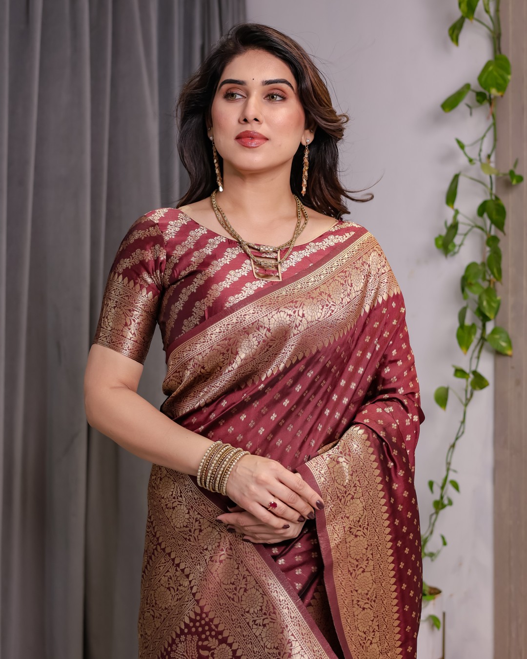 Pure Kanjivaram Silk Saree with Rich Golden Zari Weaving & Traditional Floral Pallu | 5.5m Saree + 0.8m Blouse (Pack of 1)